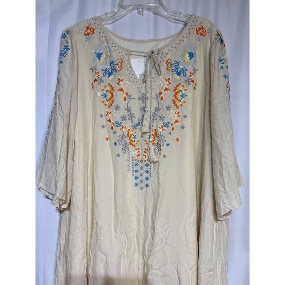 Bohemian Embroidered 1X Dress With Floral Pattern & Bell Sleeves - Picture 2 of 7